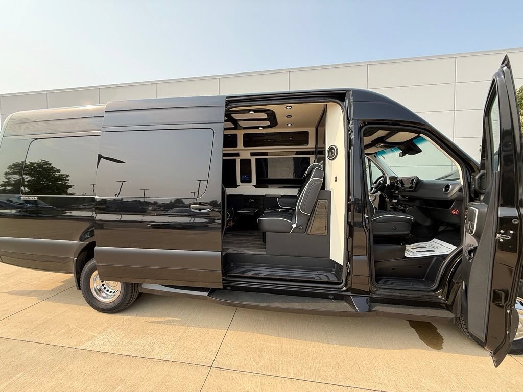 Used 2023 Mercedes-Benz Sprinter 3500 image 20