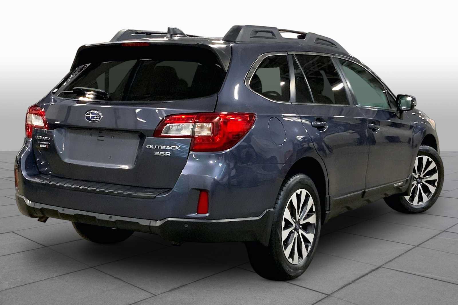 Used 2017 Subaru Outback 3.6R Limited AWD/4WD image 12