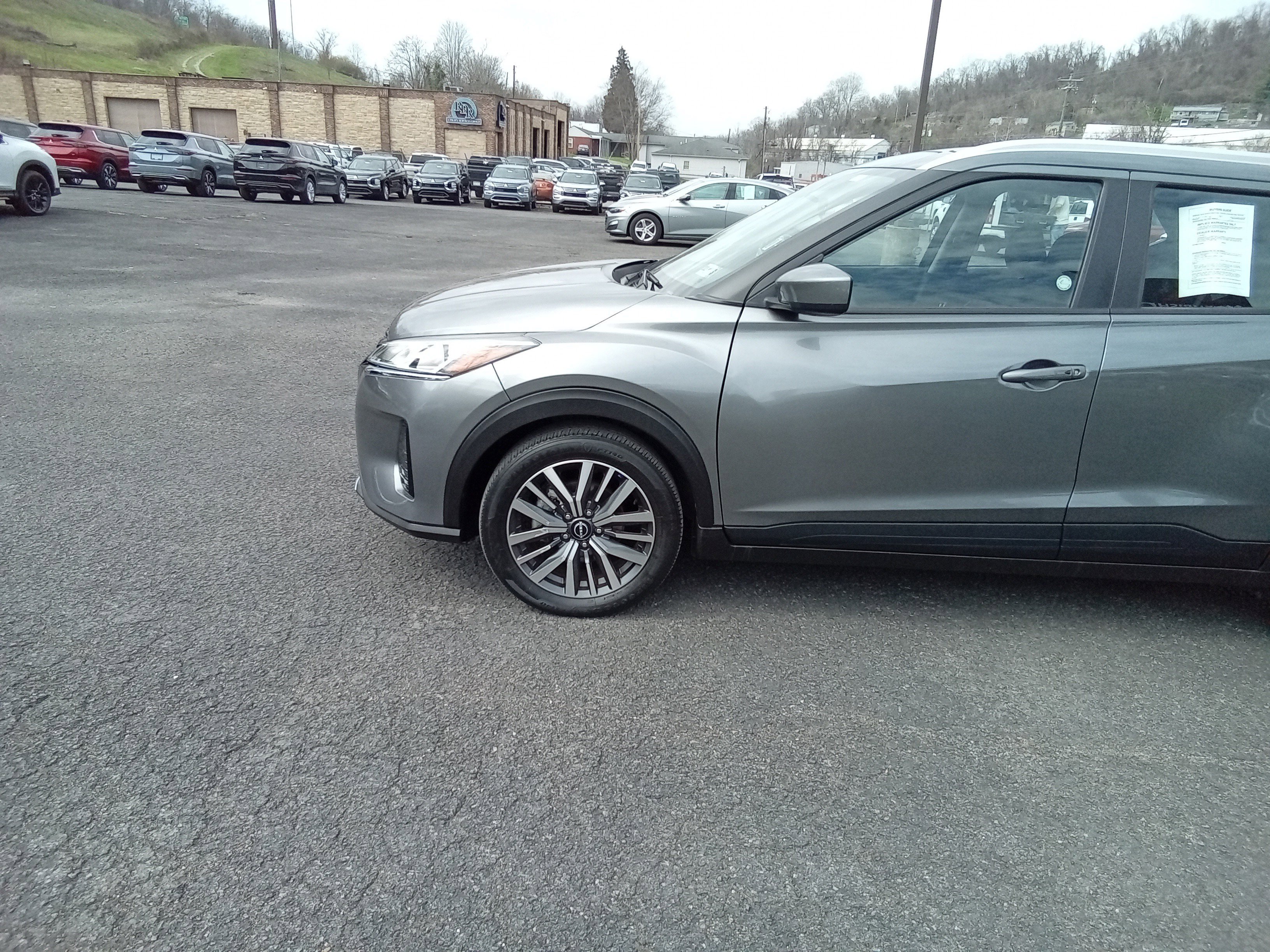 Used 2024 Nissan Kicks SV image 8