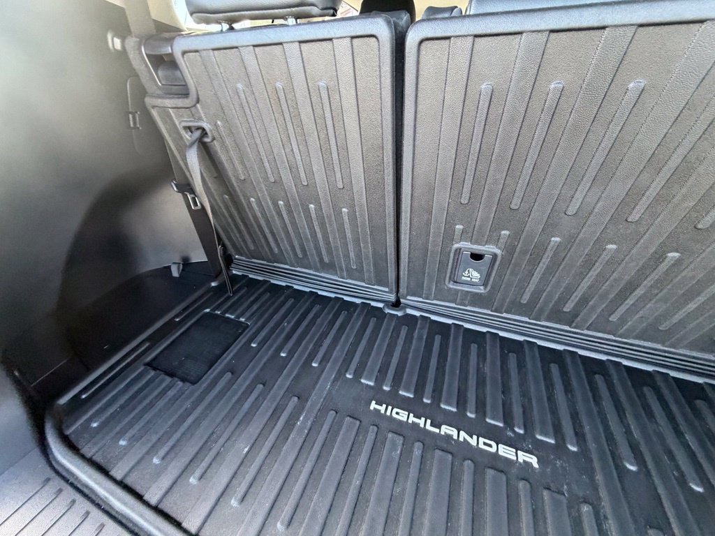 Used 2023 Toyota Highlander XLE AWD/4WD image 42