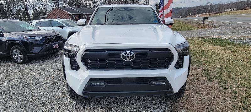 Used 2025 Toyota Tacoma TRD Off-Road image 2