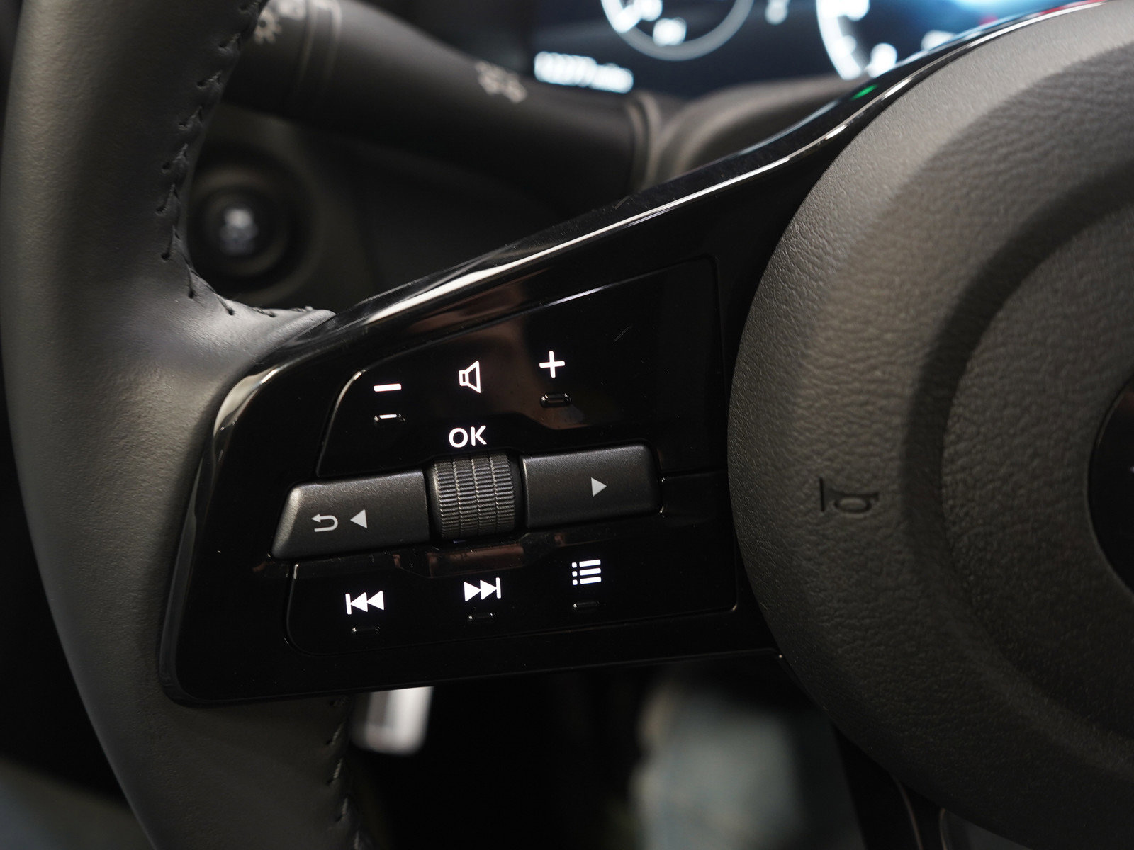 Used 2024 Nissan Z Sport w/ Floor Mat Package image 22