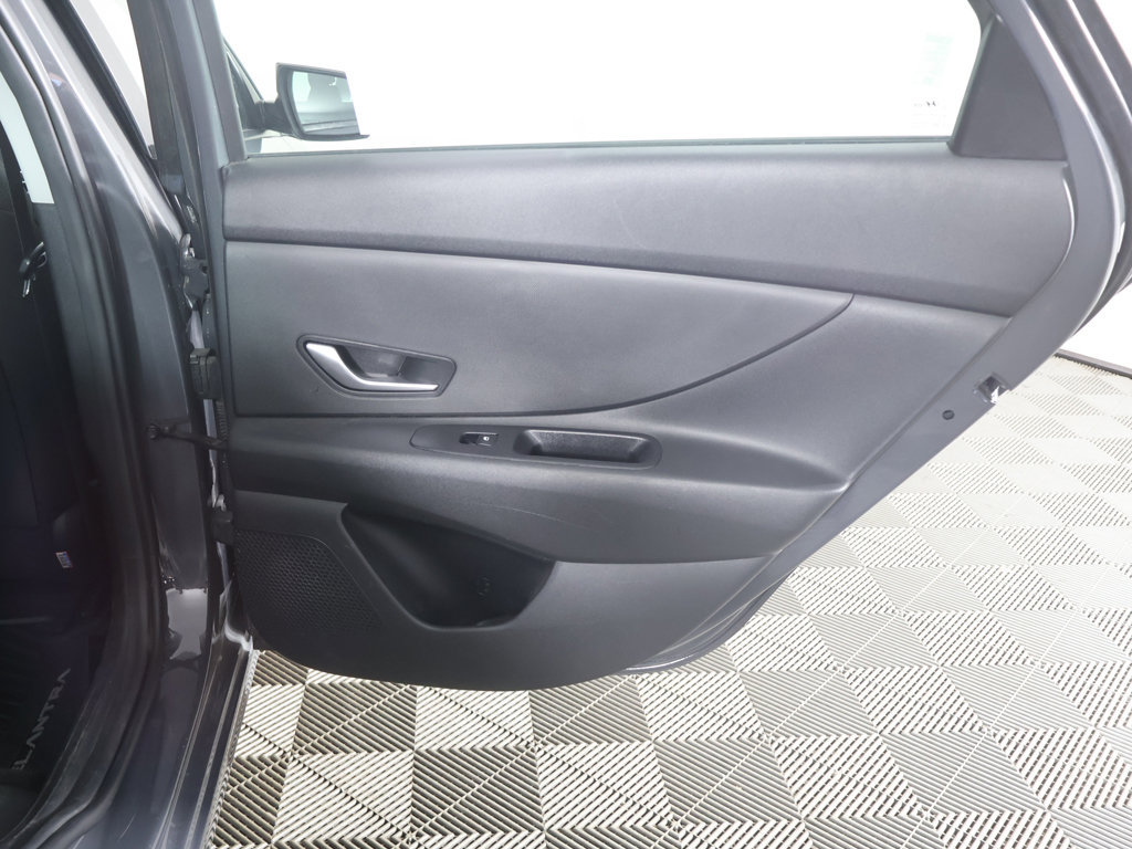 Used 2023 Hyundai Elantra SEL w/ Winter Weather Package FWD image 25