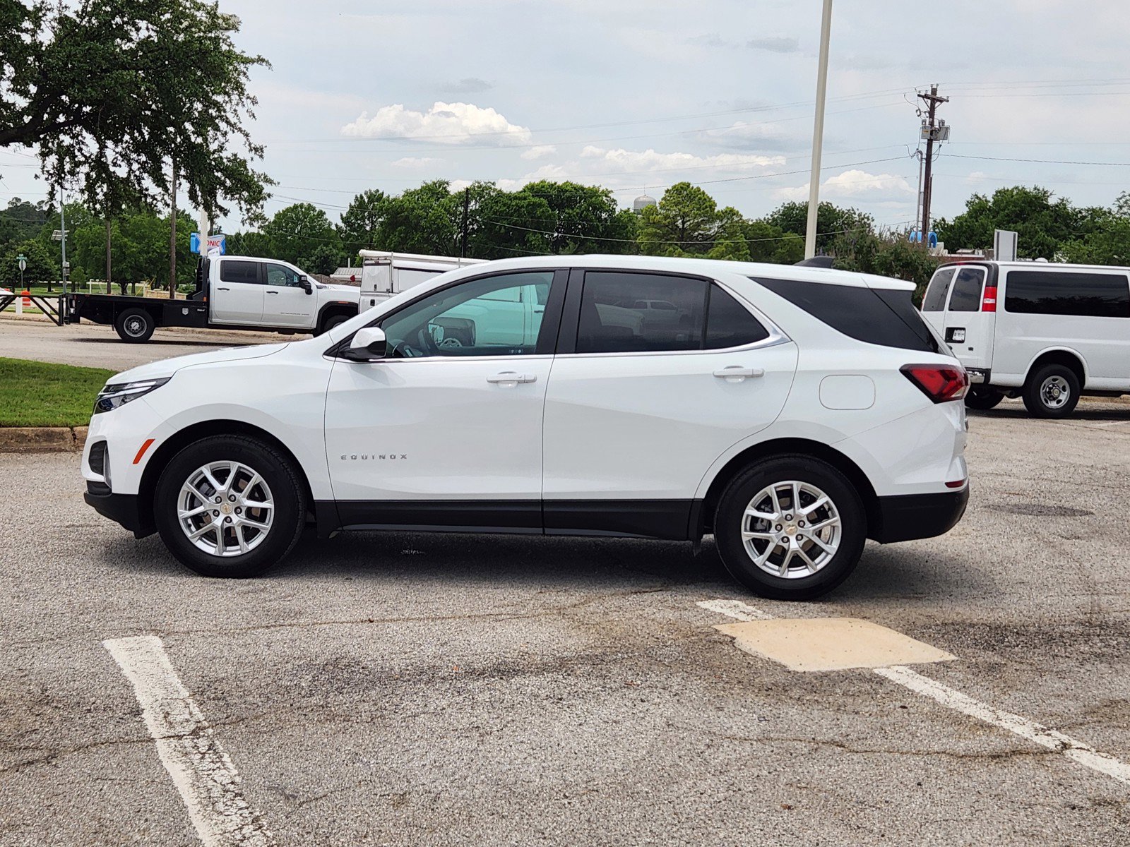Used 2024 Chevrolet Equinox LT FWD image 3