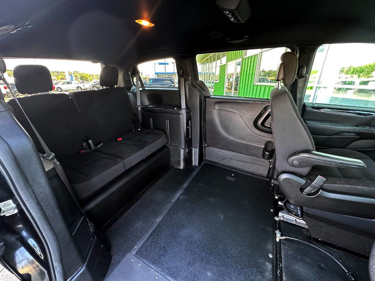 Used 2019 Dodge Grand Caravan SE image 17
