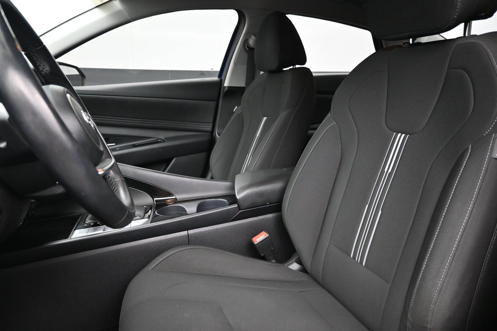 Used 2023 Hyundai Elantra SEL w/ Convenience Package FWD image 11