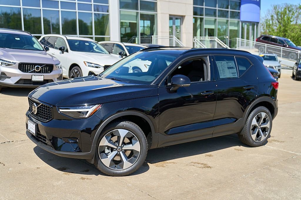 New 2026 Volvo XC40 B5 Plus AWD/4WD image 3