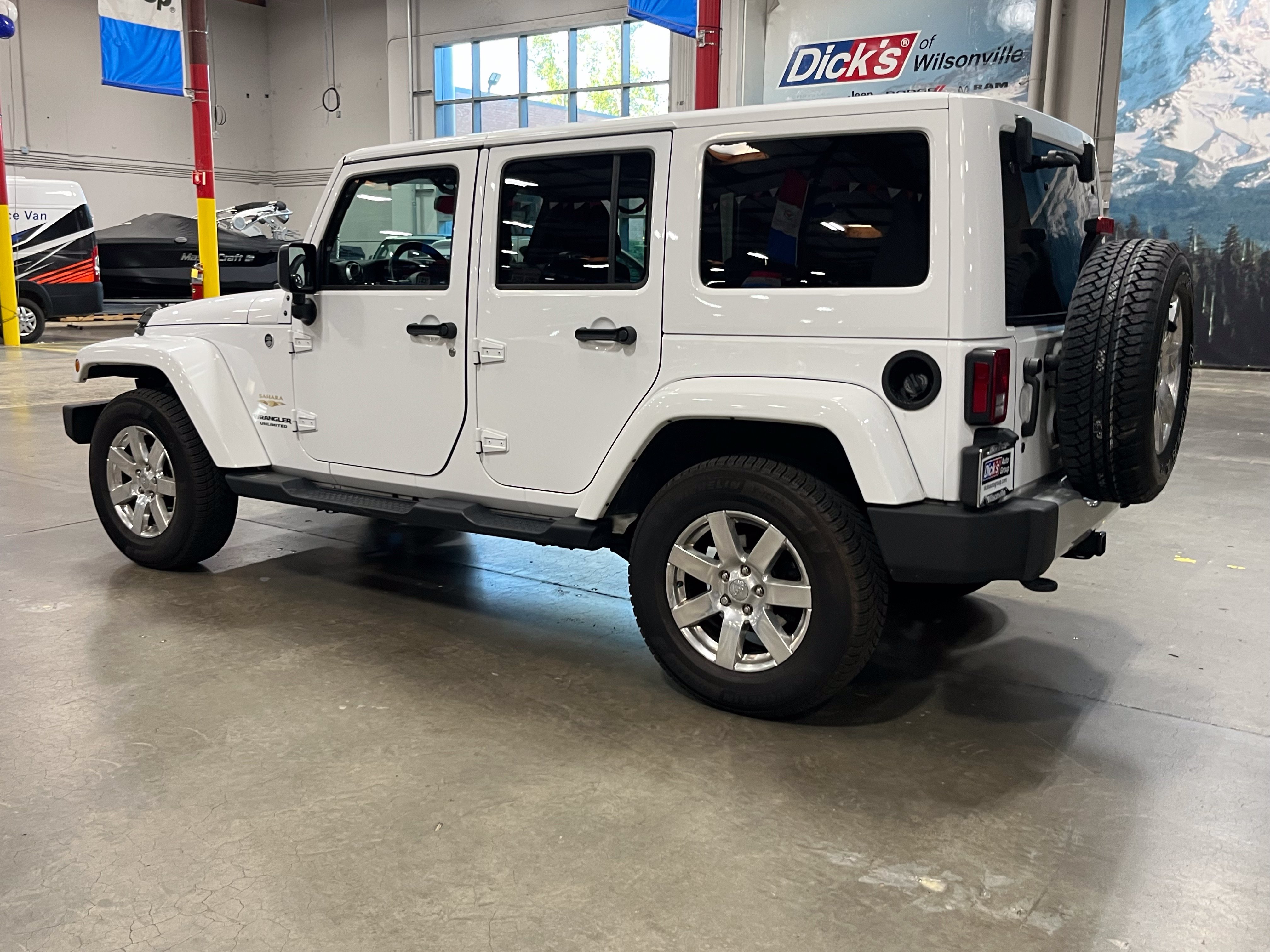Used 2015 Jeep Wrangler Unlimited Sahara w/ Max Tow Package AWD/4WD image 4