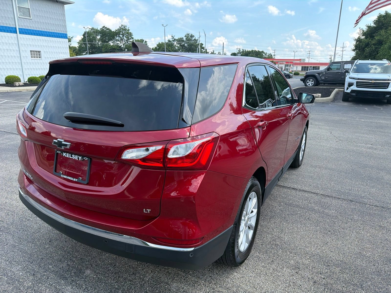 Used 2020 Chevrolet Equinox LT w/ Driver Convenience Package FWD image 5