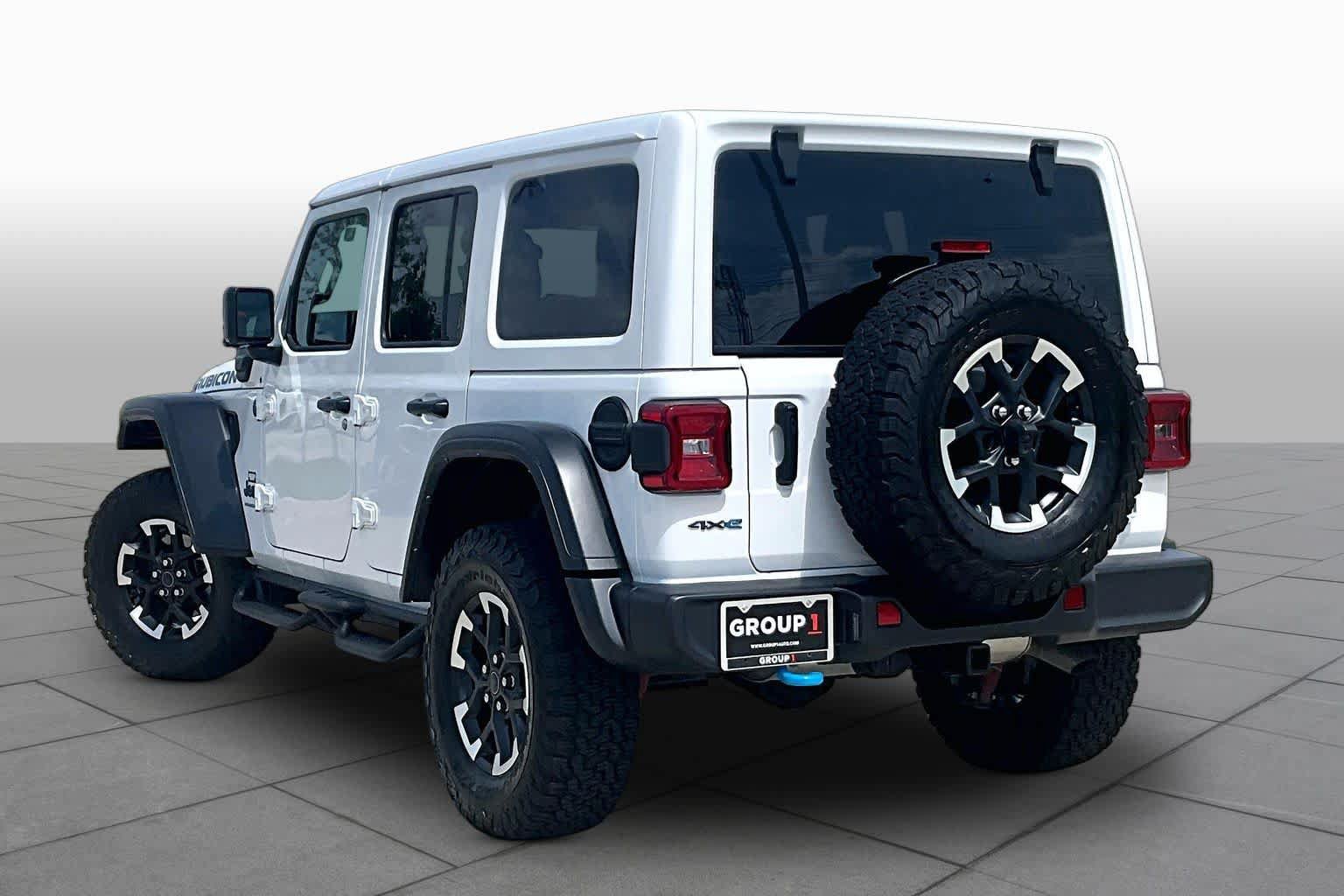 Used 2024 Jeep Wrangler Unlimited Rubicon 4xe w/ Convenience Group AWD/4WD image 11