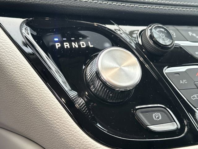 Certified 2024 Chrysler Pacifica Limited image 37