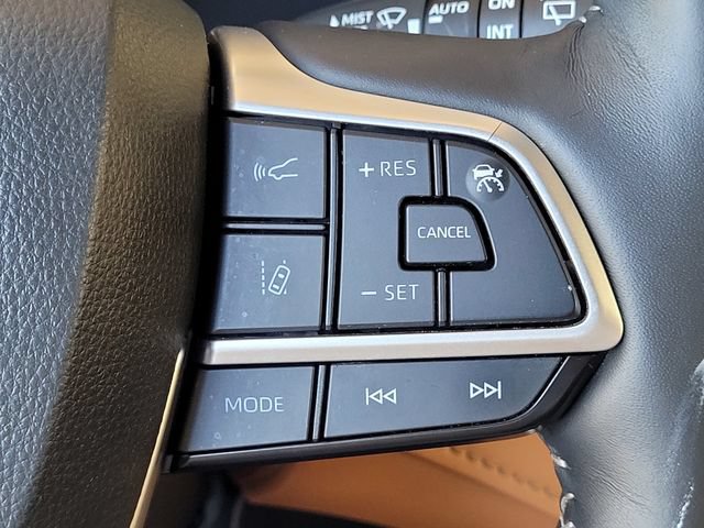 Certified 2024 Toyota Highlander Platinum AWD/4WD image 30