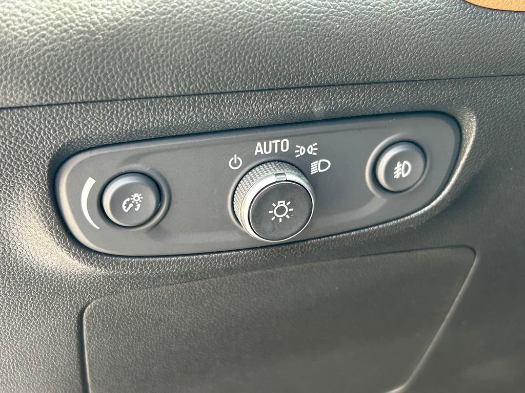 Used 2020 Buick Encore GX Essence w/ Advanced Technology Package image 27