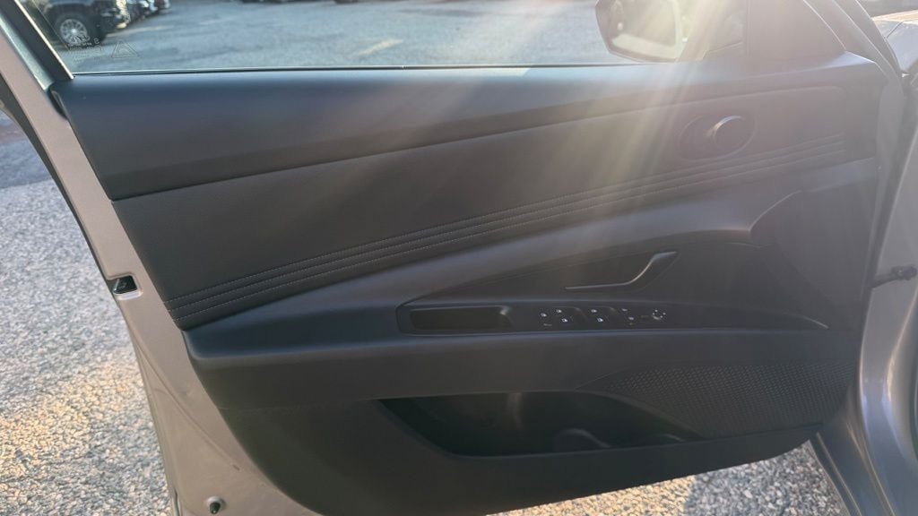 Certified 2025 Hyundai Elantra Sport FWD image 12