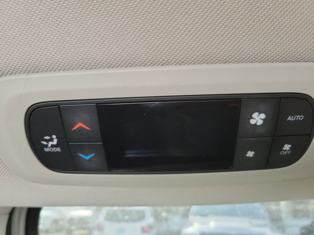 Used 2024 Chrysler Pacifica Touring-L image 14