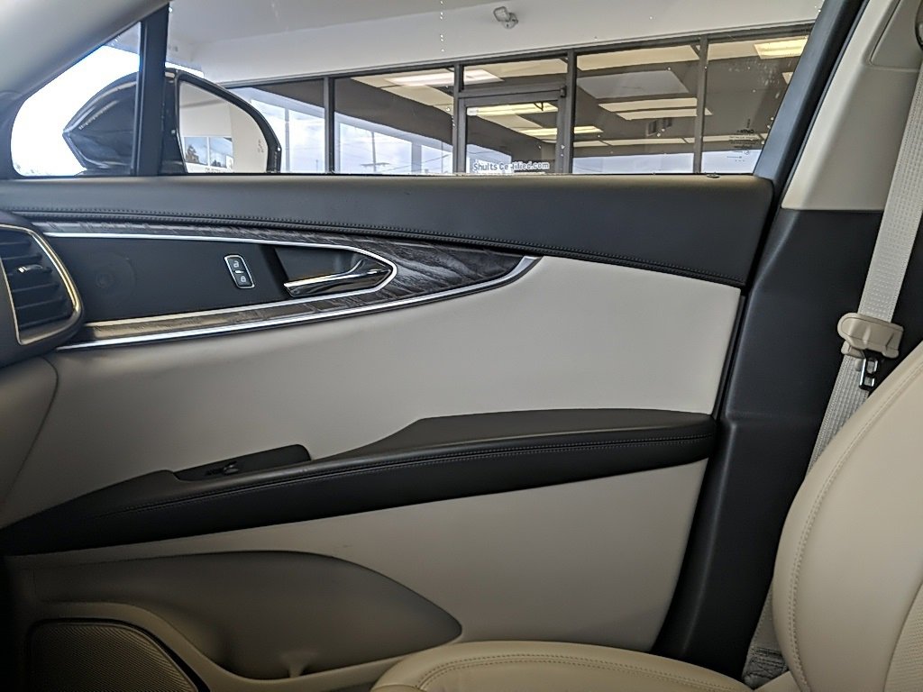 Used 2019 Lincoln Nautilus Select image 21