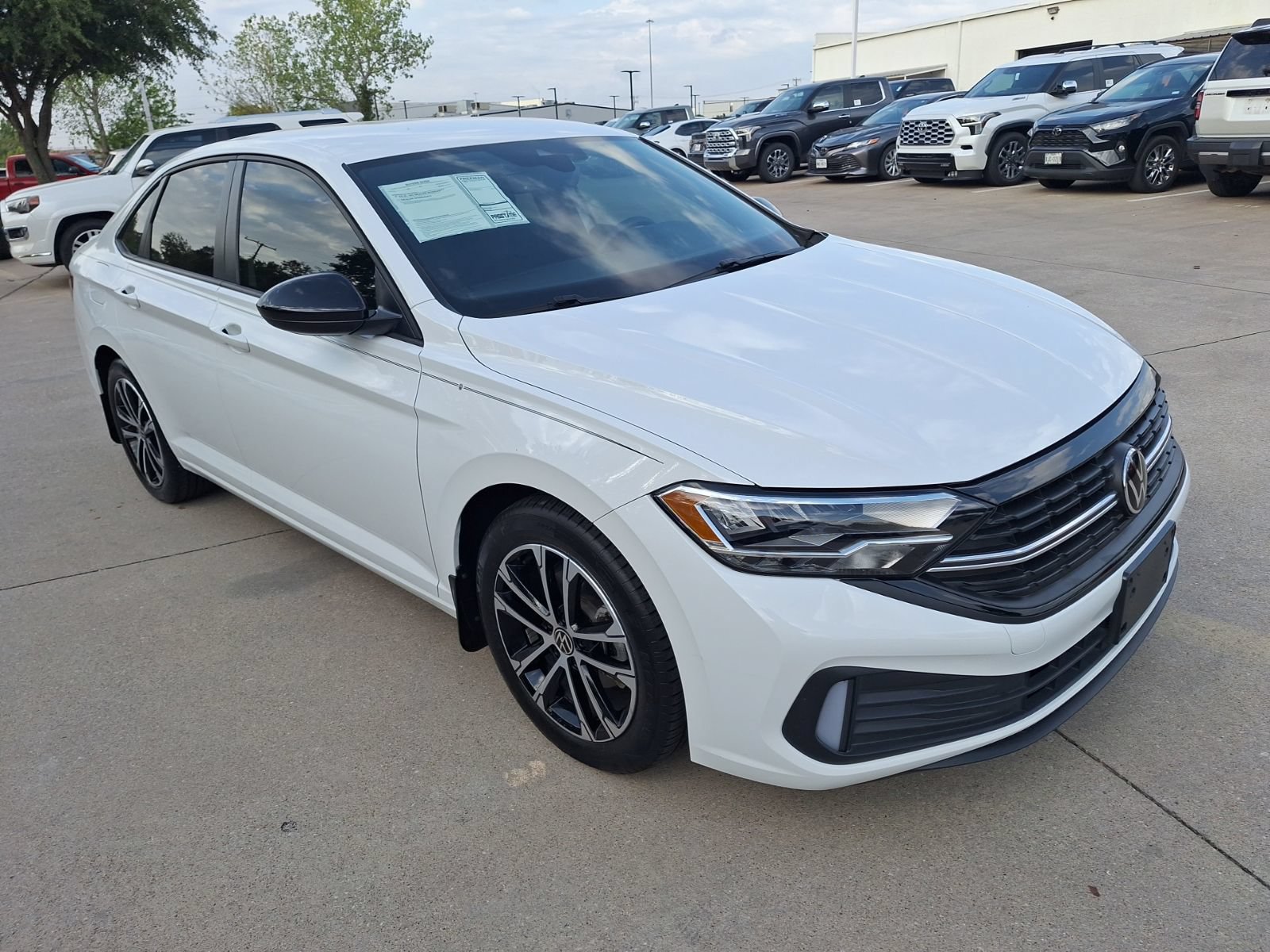 Used 2024 Volkswagen Jetta Sport FWD image 8