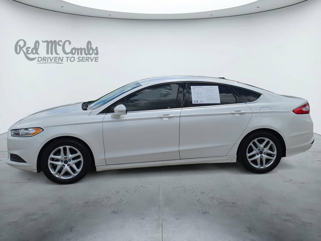Used 2016 Ford Fusion SE FWD image 2