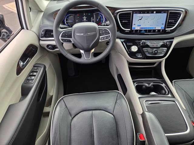 Used 2023 Chrysler Pacifica Limited FWD image 14