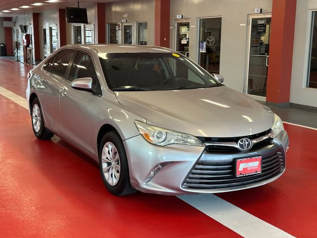 Used 2016 Toyota Camry LE FWD image 2