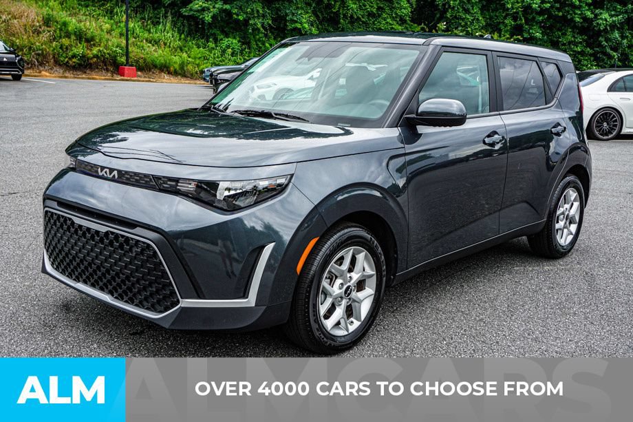 Used 2025 Kia Soul LX w/ LX Technology Package FWD image 2
