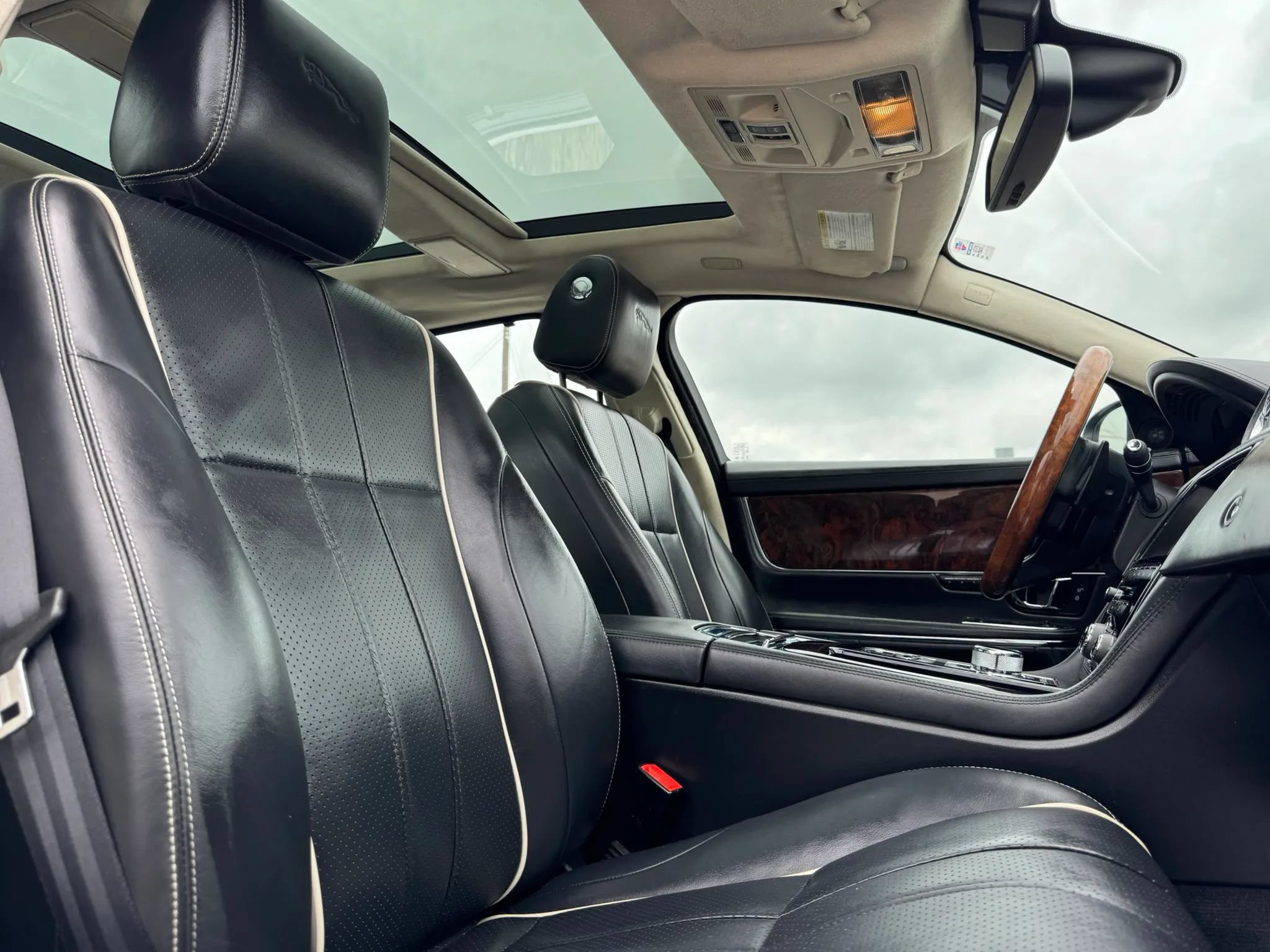 Used 2014 Jaguar XJ L Portfolio RWD image 26