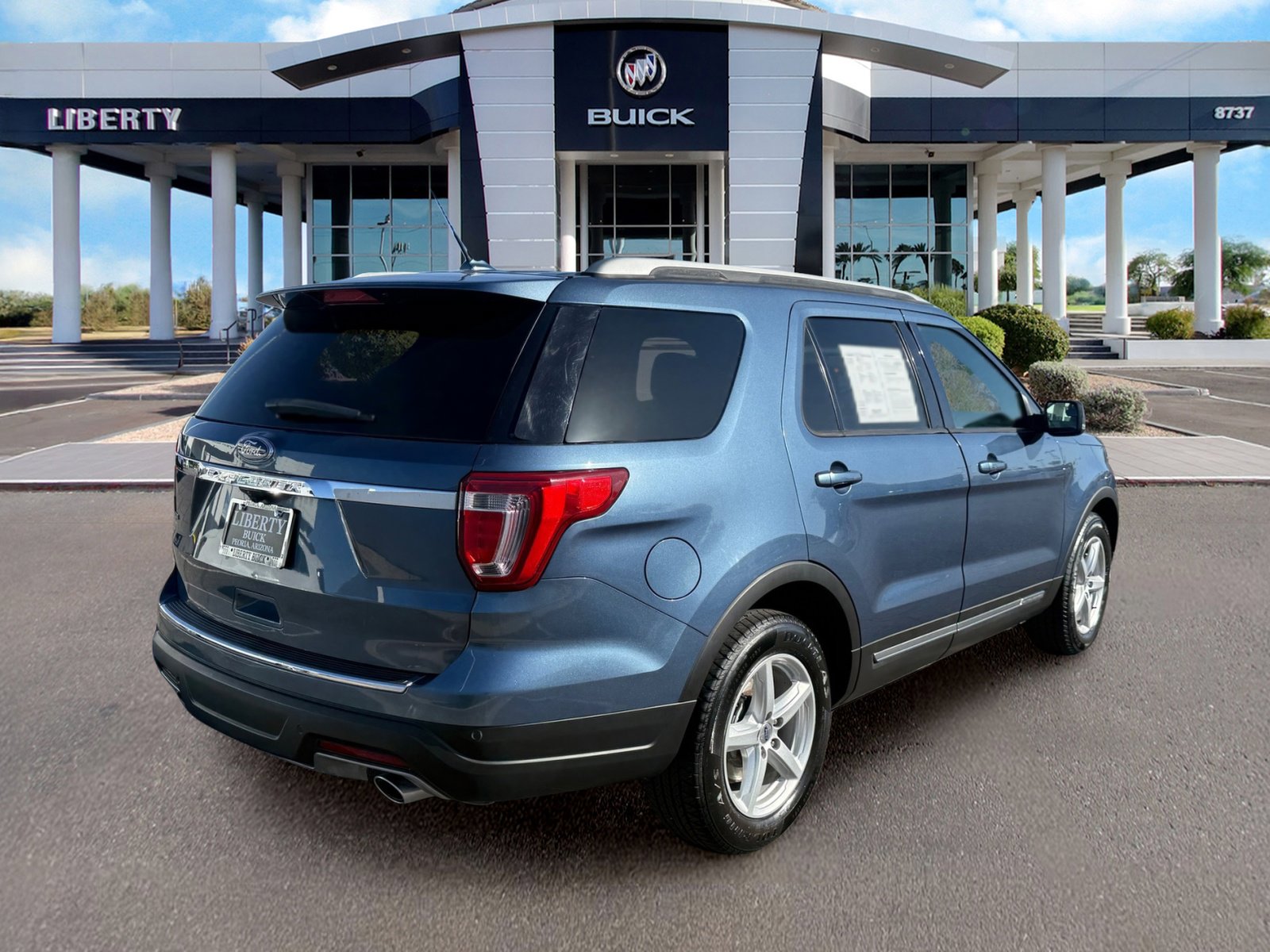 Used 2018 Ford Explorer XLT w/ Equipment Group 201A FWD image 3