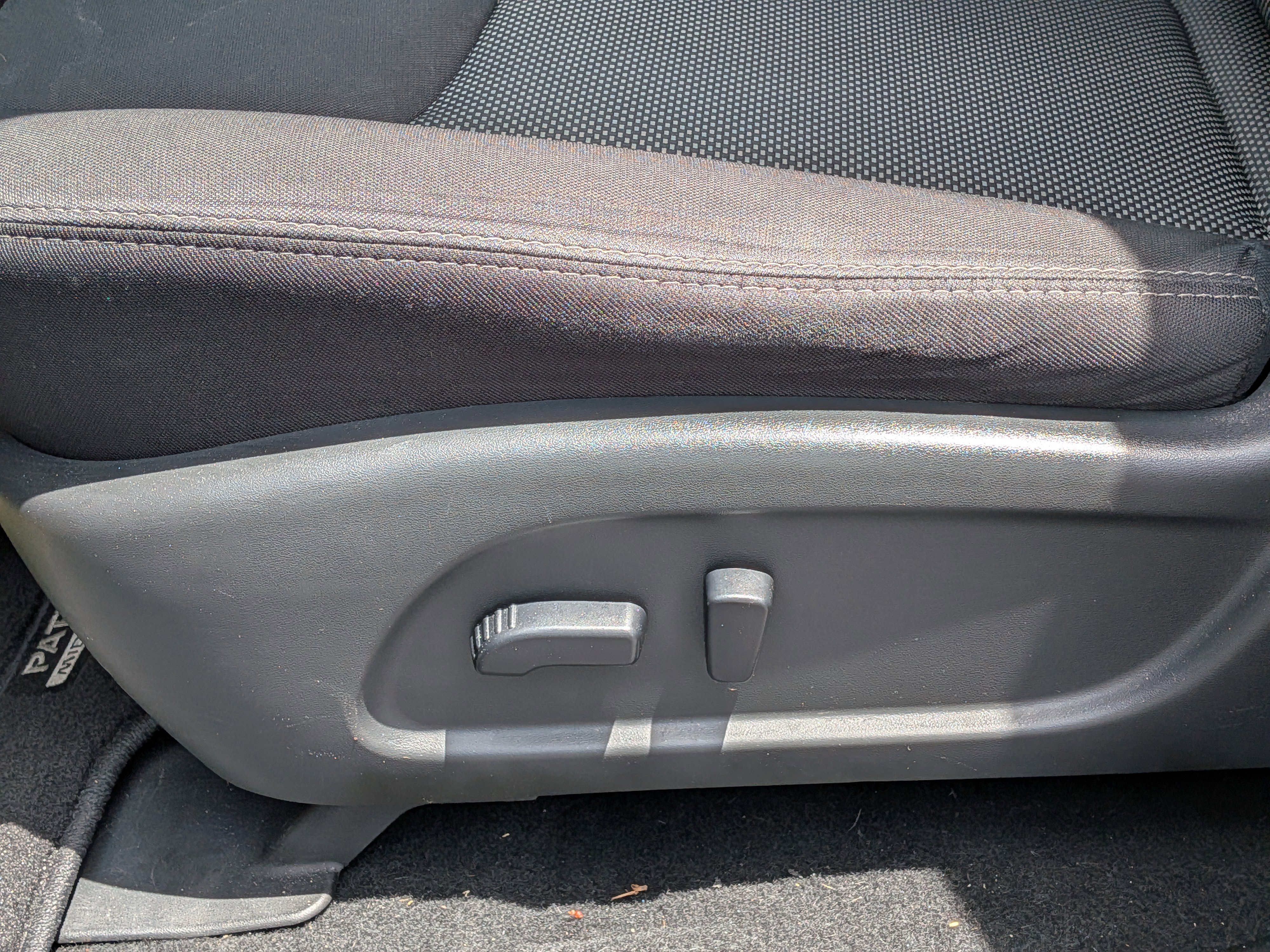 Used 2020 Nissan Pathfinder SV image 21