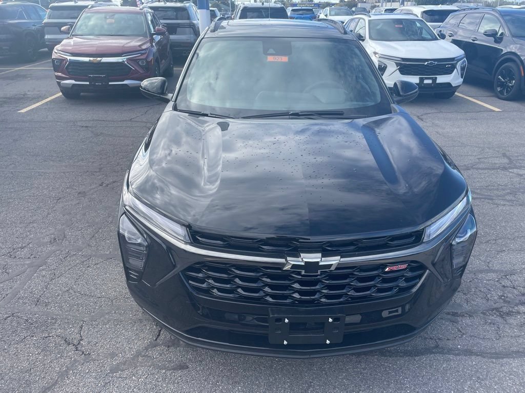 New 2026 Chevrolet Trax RS w/ Sunroof Package FWD image 2