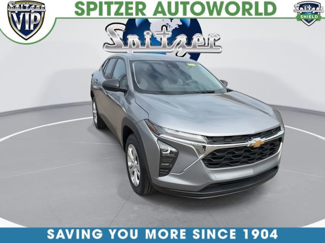Used 2024 Chevrolet Trax LS image 2