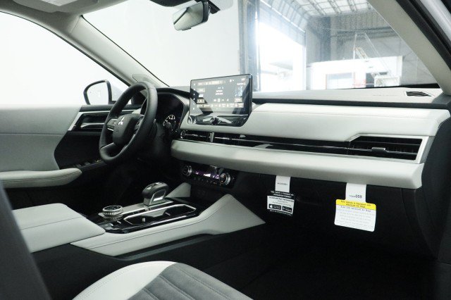 New 2026 Mitsubishi Outlander SE FWD image 16
