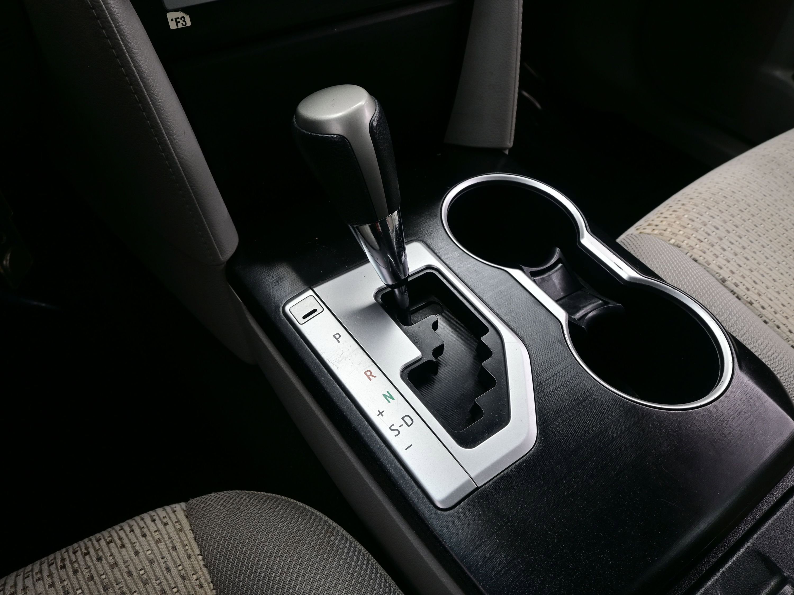 Used 2013 Toyota Camry L image 19