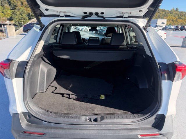 Used 2020 Toyota RAV4 XLE Premium FWD image 9