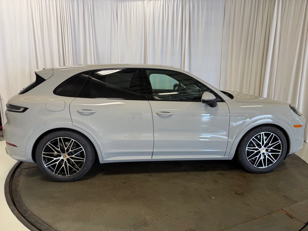 Certified 2026 Porsche Cayenne E-Hybrid AWD/4WD image 34