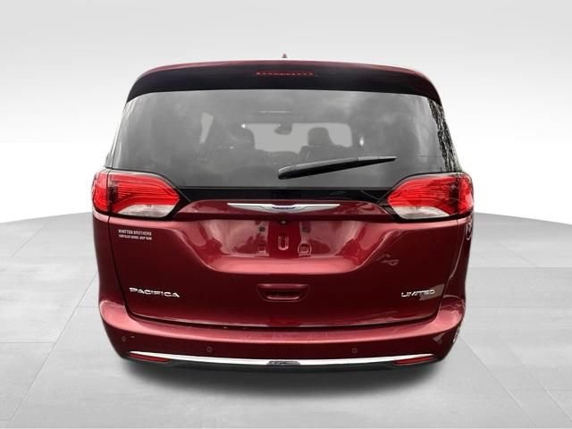 Used 2019 Chrysler Pacifica Limited w/ Tire & Wheel Group FWD image 6