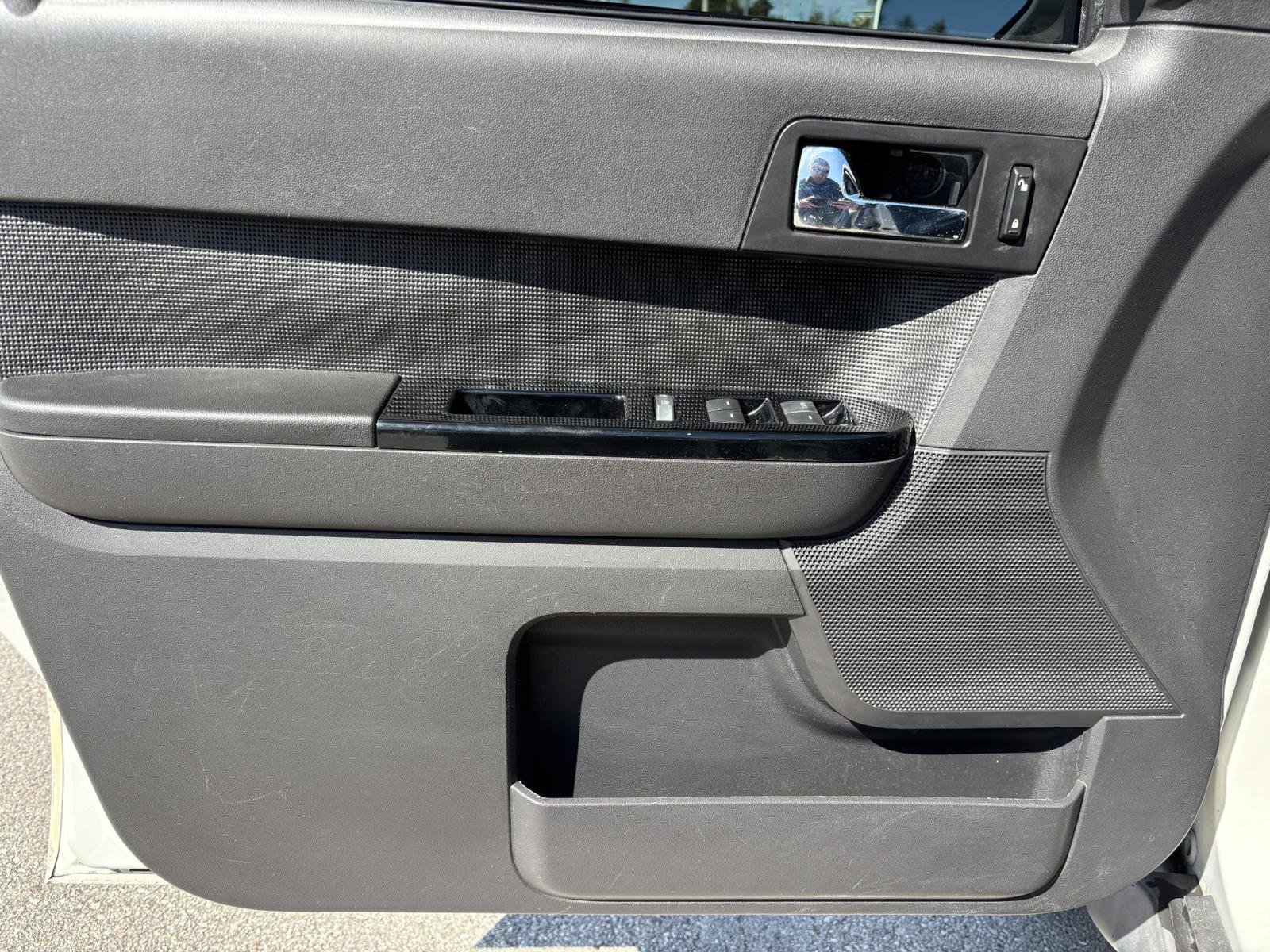 Used 2011 Ford Escape Limited w/ 301A Rapid Spec Order Code image 28