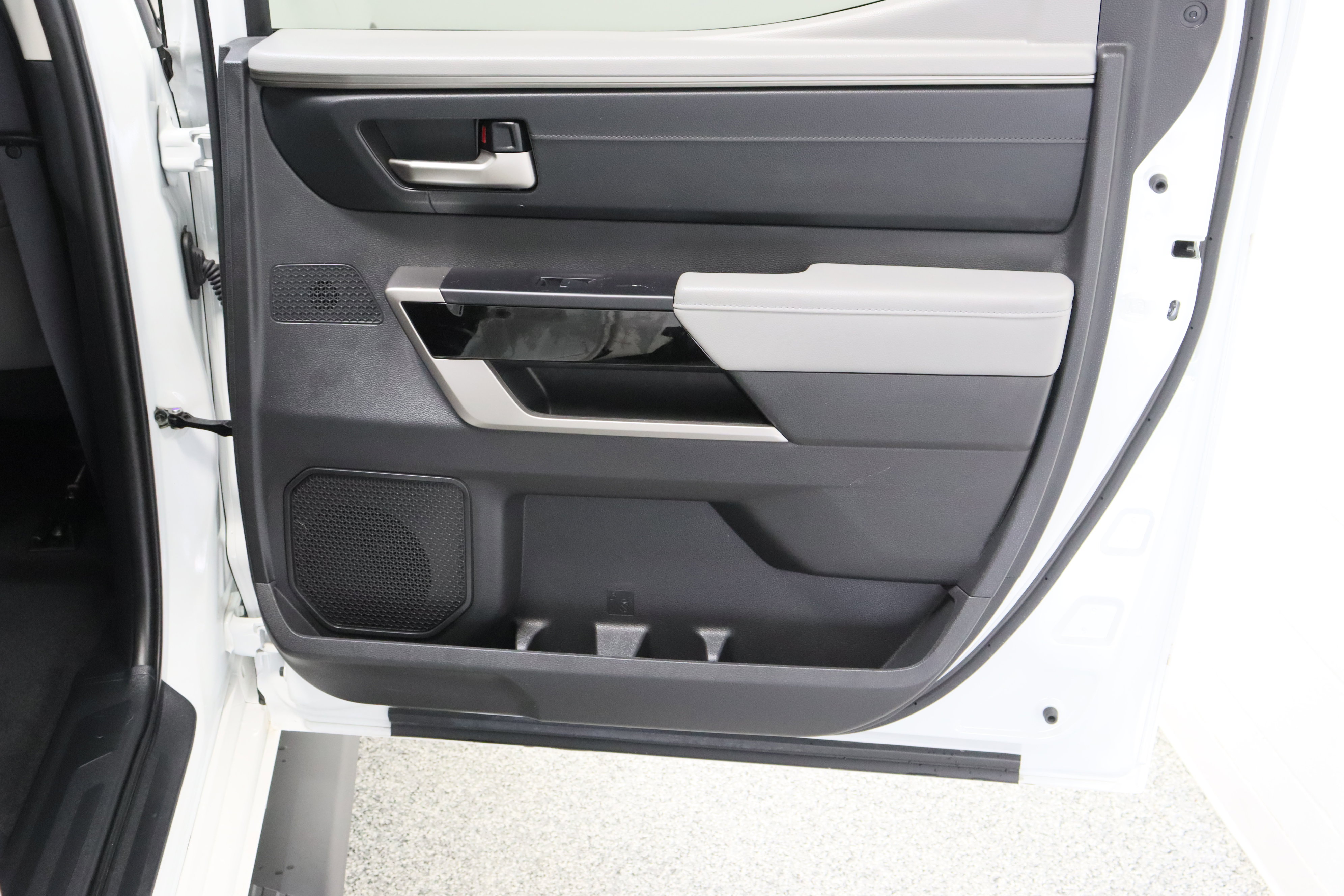 Used 2024 Toyota Tundra Limited image 37