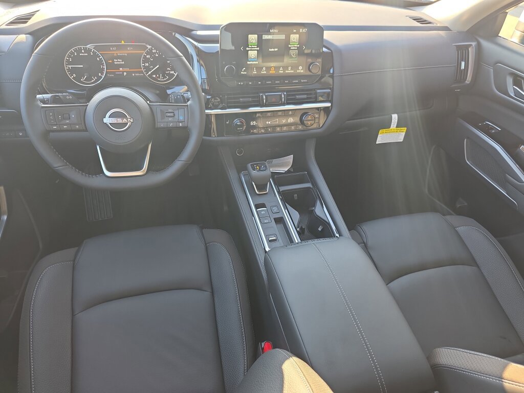 New 2025 Nissan Pathfinder SL image 5