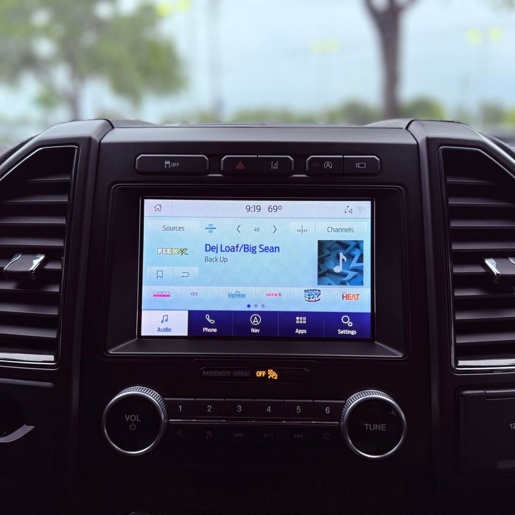 Used 2021 Ford Expedition Max Limited image 12
