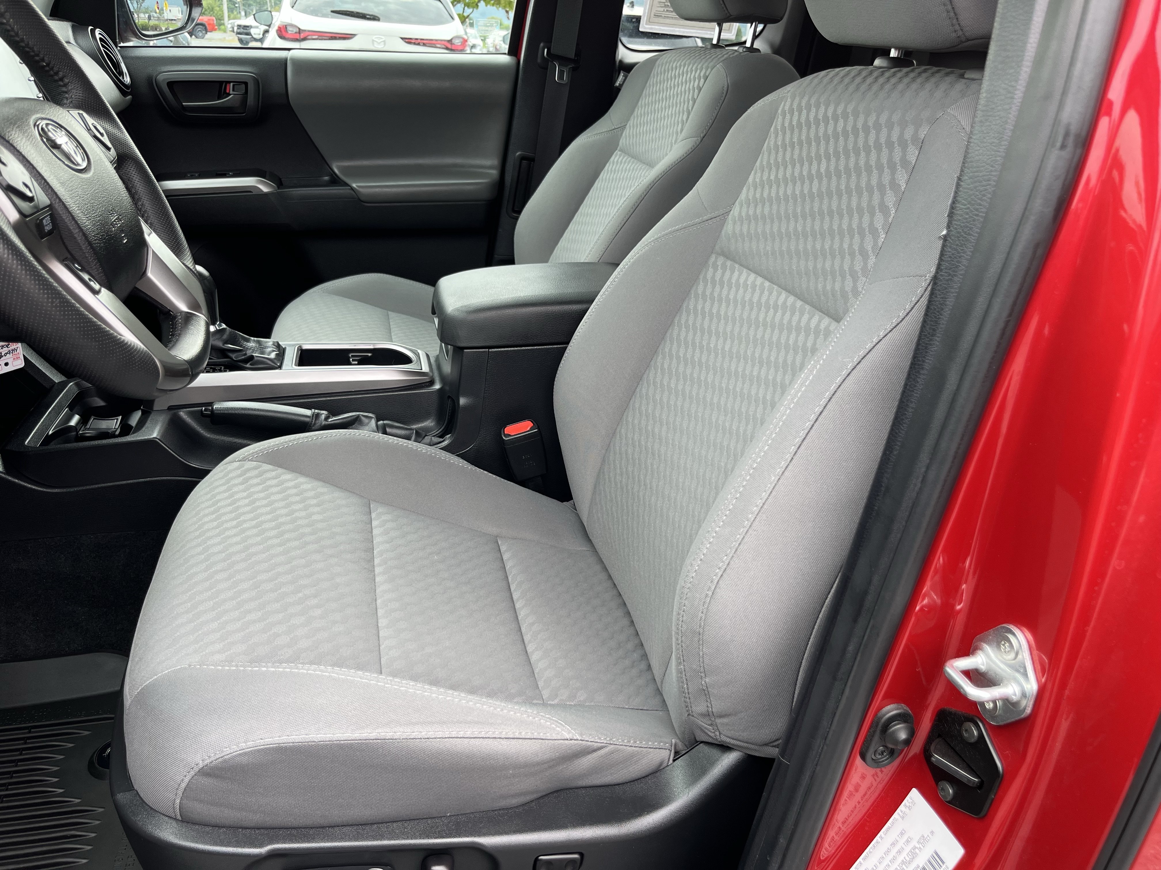 Used 2022 Toyota Tacoma SR5 AWD/4WD image 15
