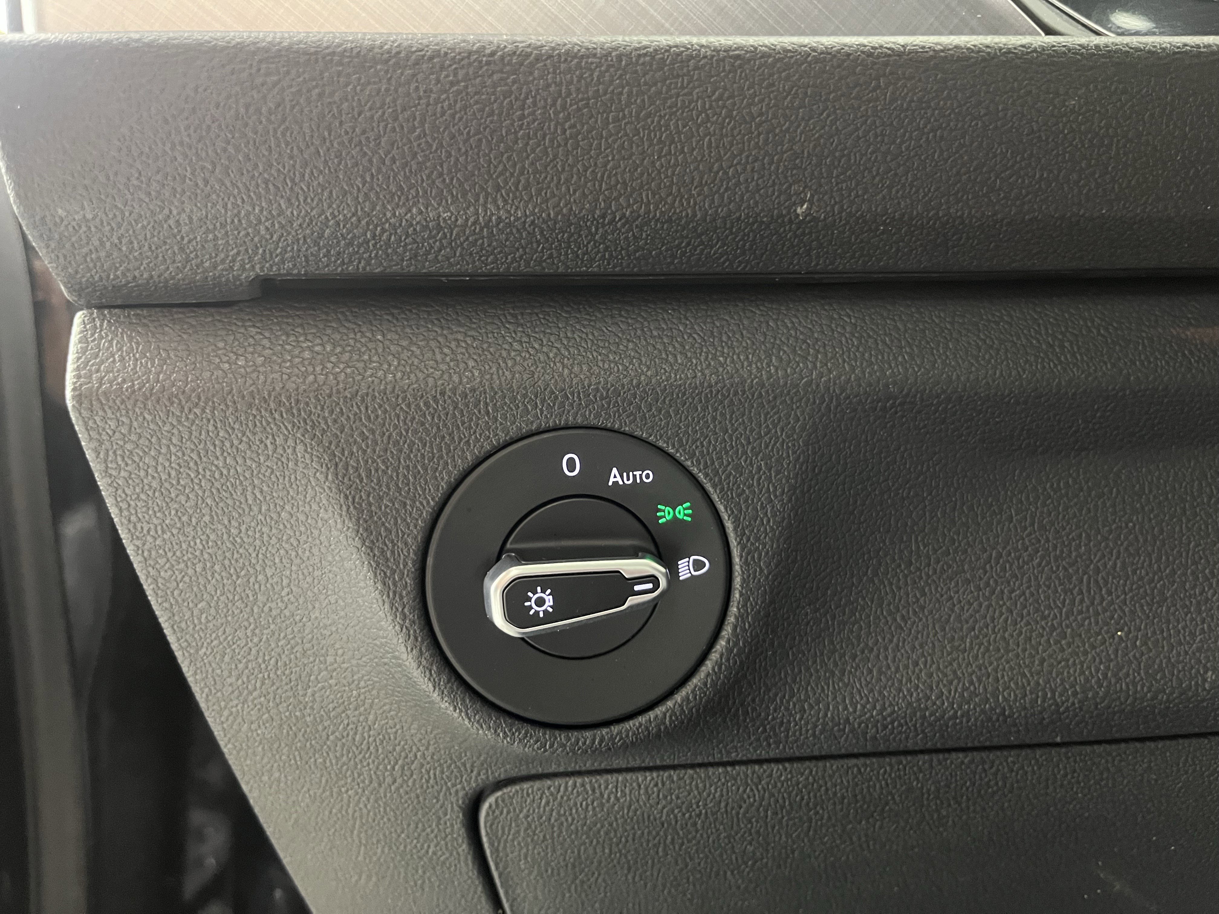 Certified 2023 Volkswagen Jetta SE w/ Panoramic Sunroof Package image 21