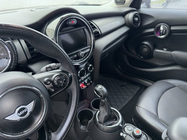 Used 2015 MINI Cooper 4-Door Hardtop image 24
