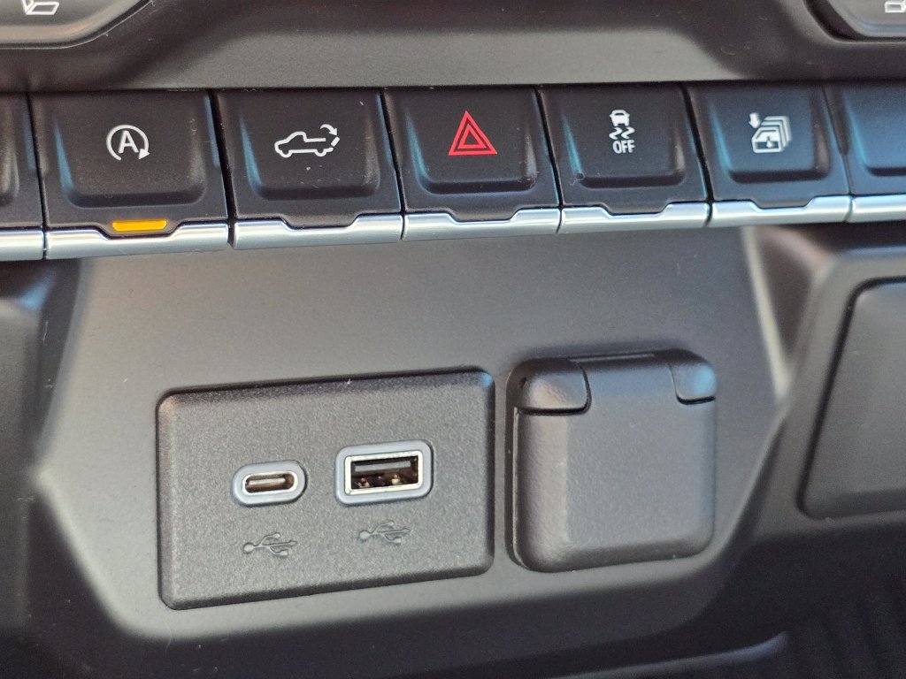 Used 2022 Chevrolet Silverado 1500 LT AWD/4WD image 29
