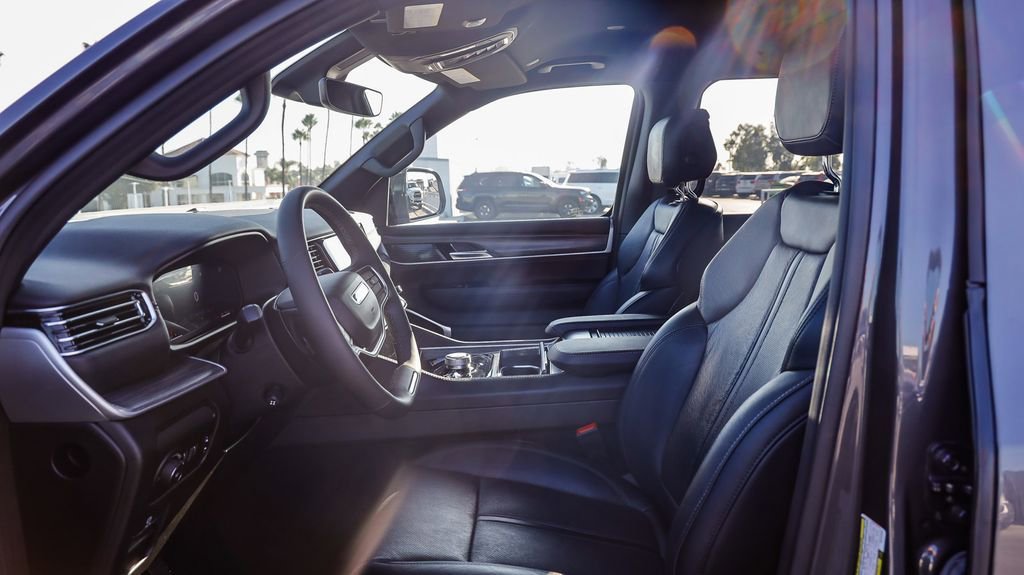 Certified 2024 Jeep Wagoneer Series II image 18