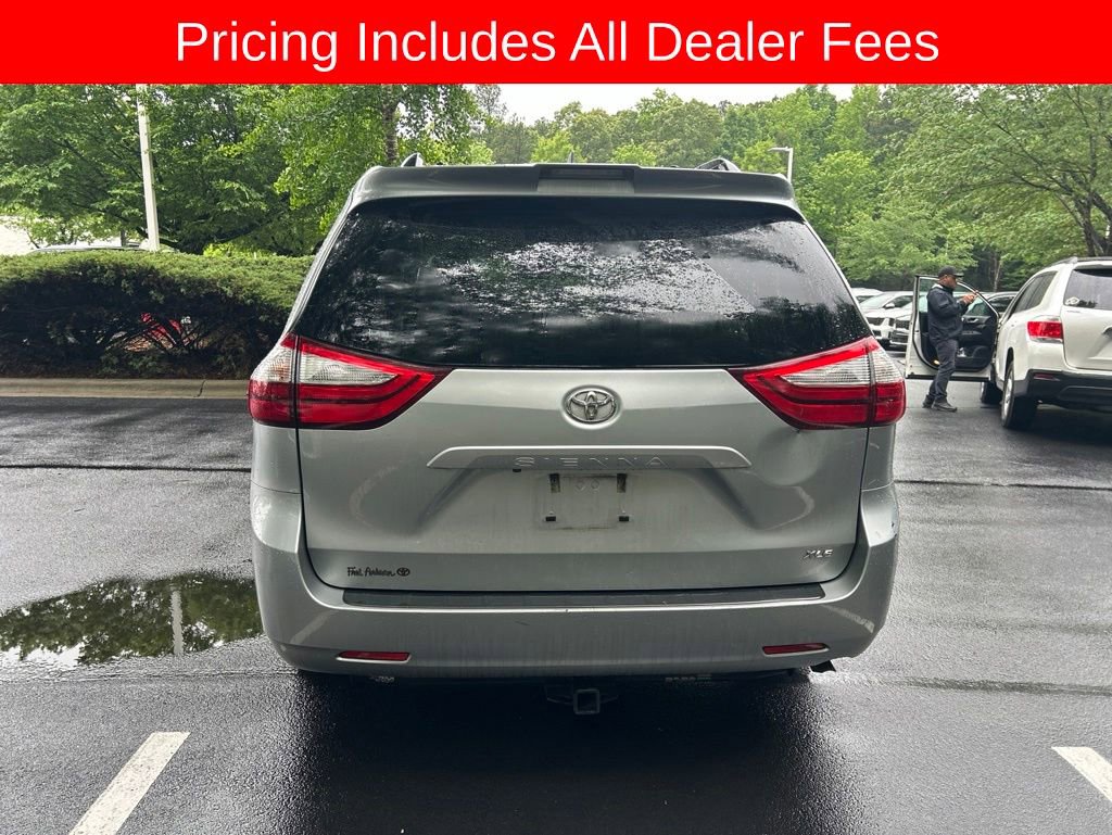 Used 2019 Toyota Sienna XLE FWD image 1