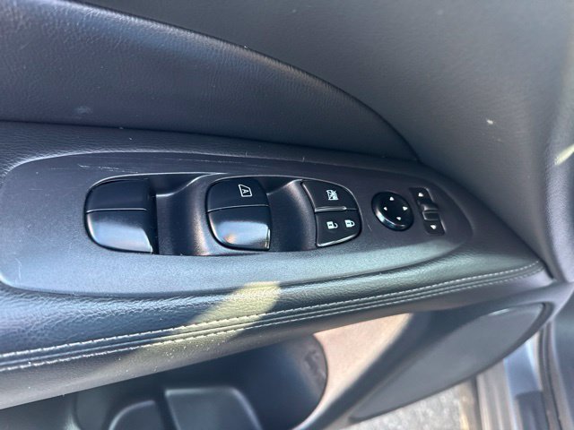 Used 2020 Nissan Pathfinder S AWD/4WD image 17