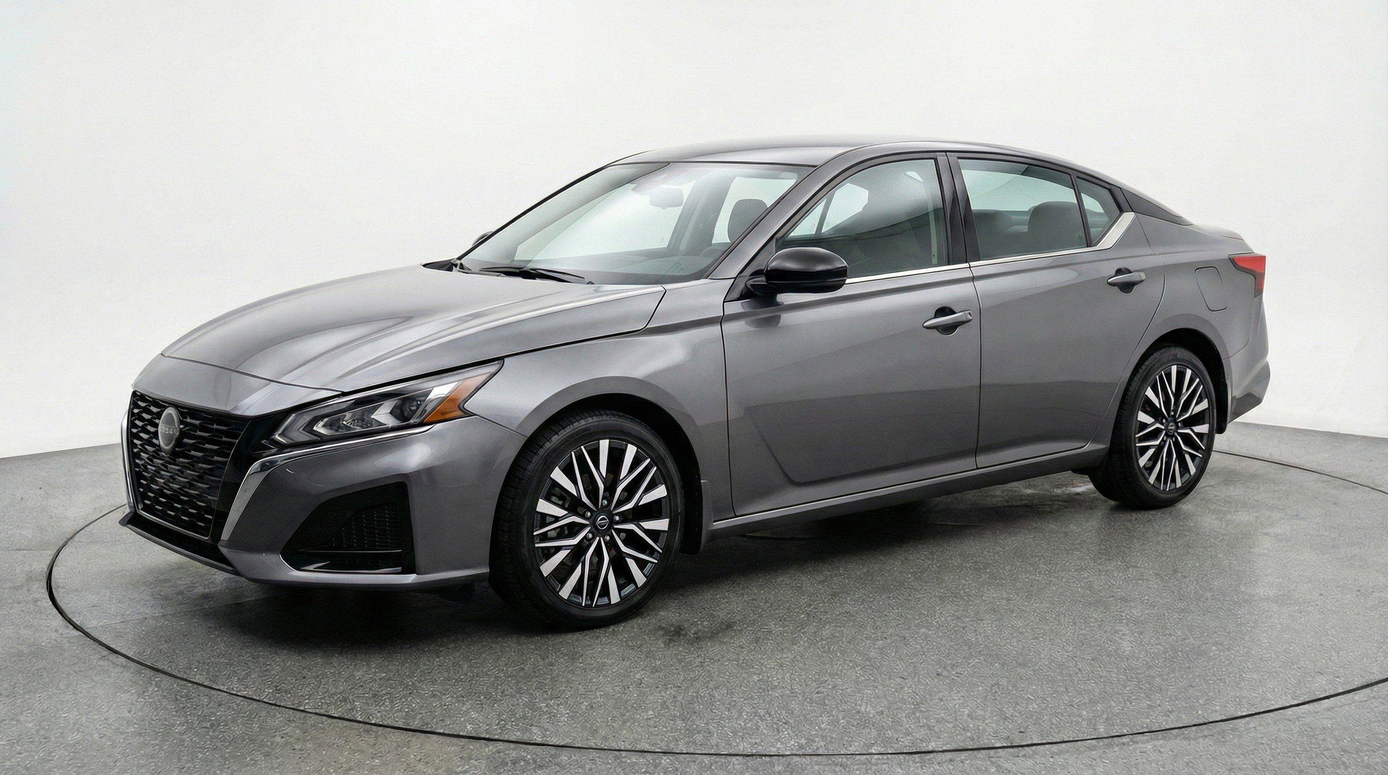 Used 2025 Nissan Altima 2.5 SV image 3