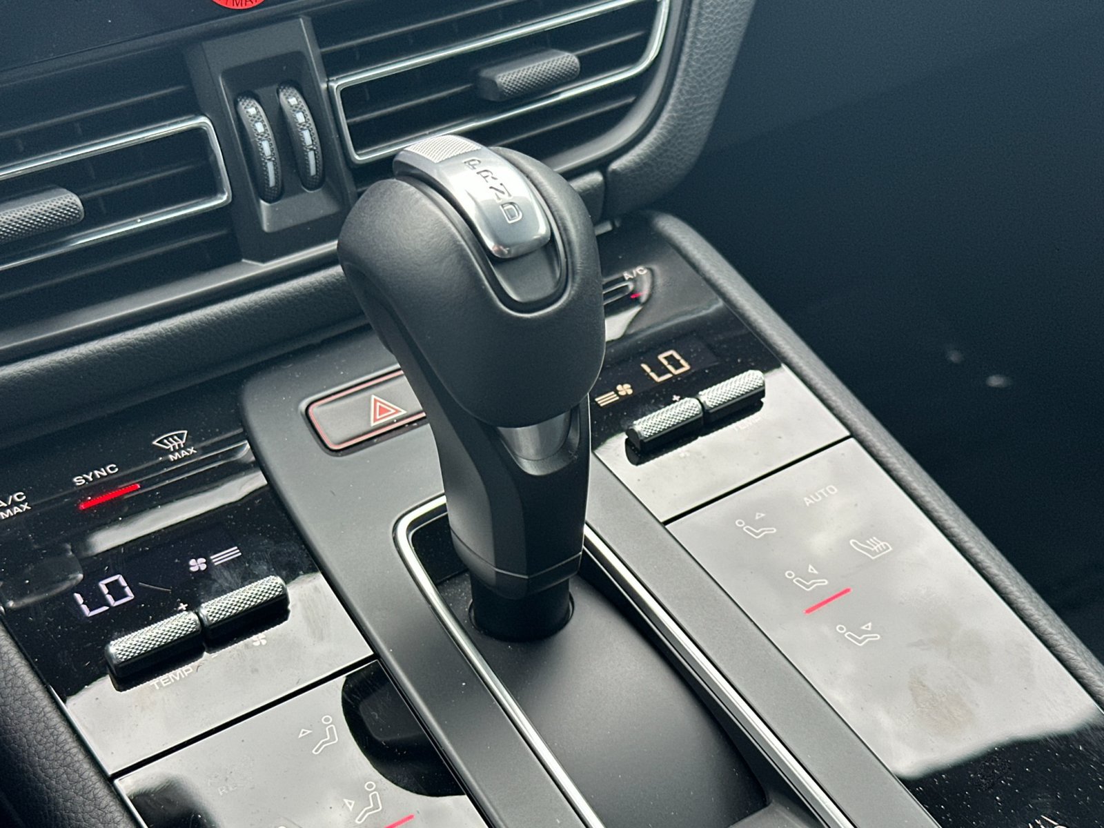 Certified 2026 Porsche Macan AWD/4WD image 33