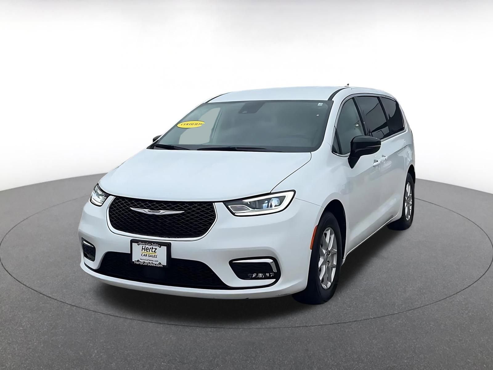 Used 2024 Chrysler Pacifica Touring-L image 7