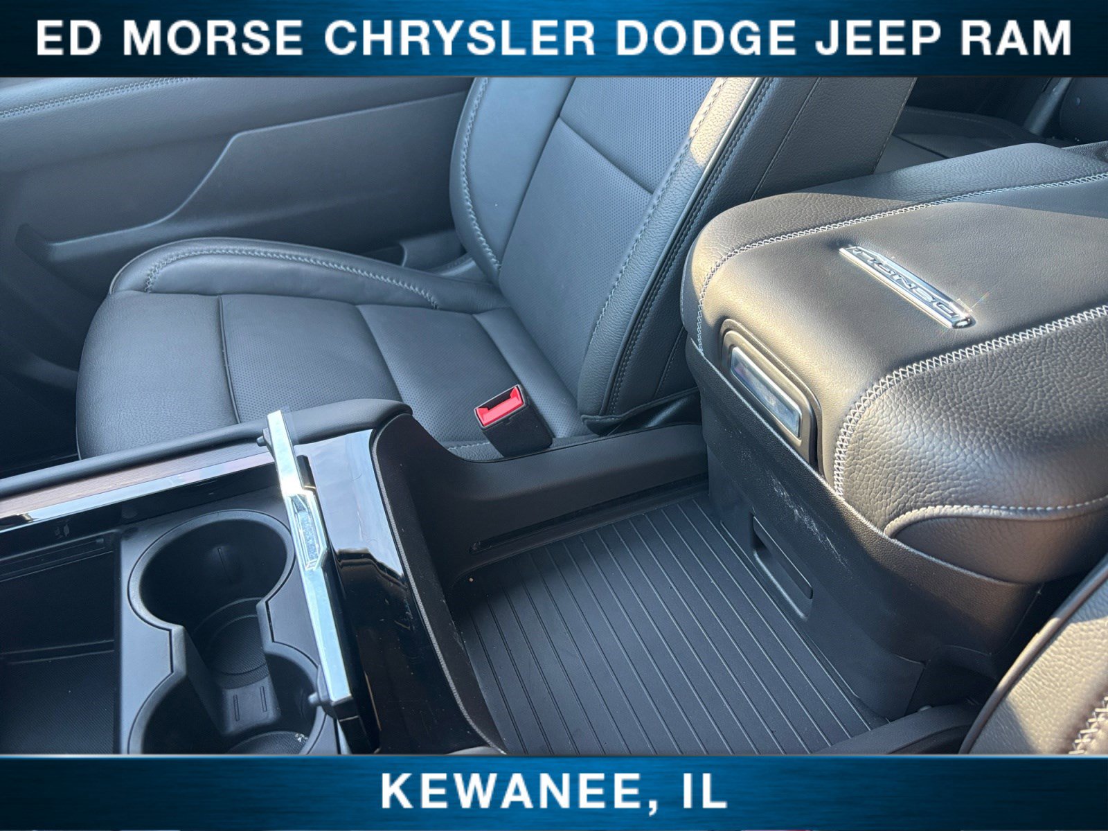 Used 2025 GMC Yukon Denali AWD/4WD image 34